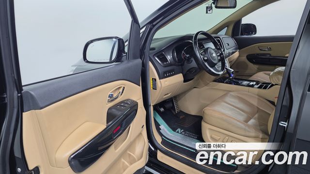 Kia Canival 2016 — photo 13