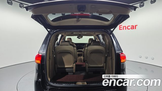 Kia Canival 2016 — photo 21
