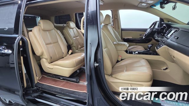 Kia Canival 2016 — photo 22