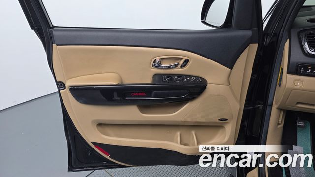 Kia Canival 2016 — photo 14