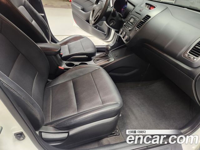 Kia K3 2015 — photo 7