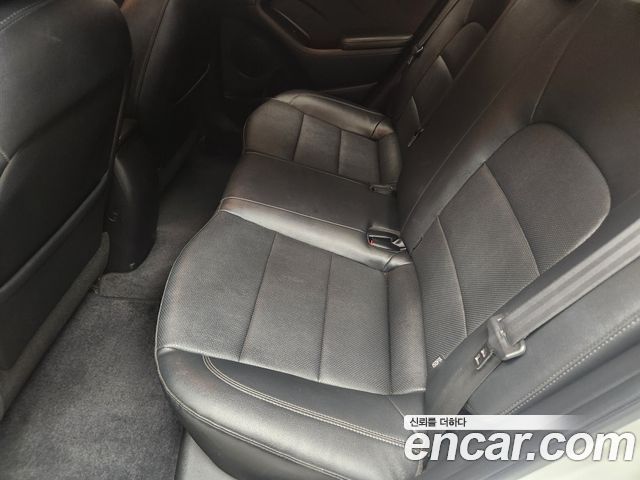 Kia K3 2015 — photo 10