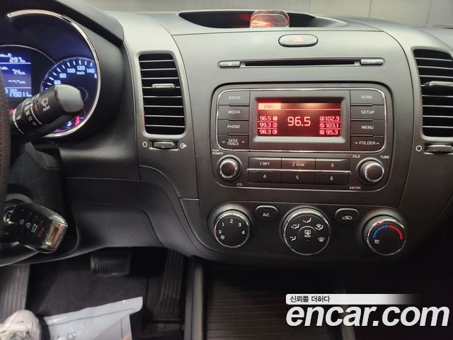 Kia K3 2015 — photo 17