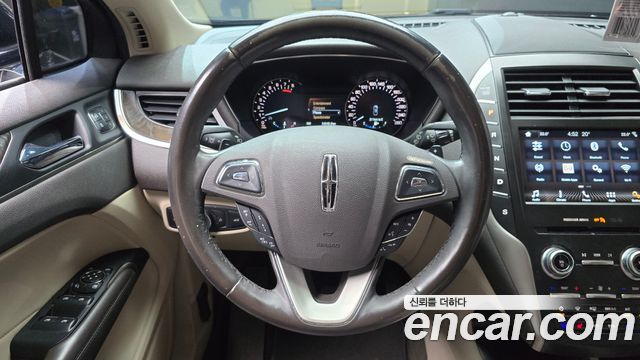 Lincoln MKC 2017 — photo 13