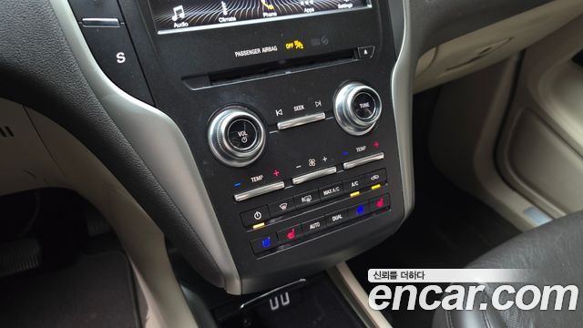 Lincoln MKC 2017 — photo 17
