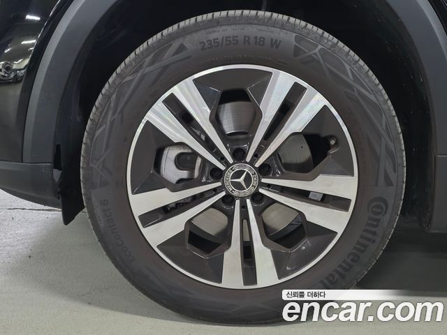 Mercedes-Benz GLB-Class 2023 — photo 5