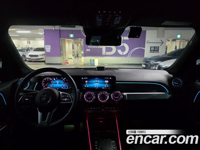 Mercedes-Benz GLB-Class 2023 — photo 7