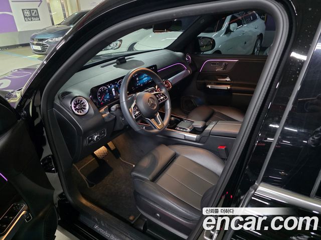 Mercedes-Benz GLB-Class 2023 — photo 11