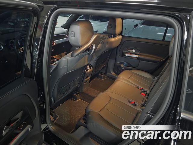 Mercedes-Benz GLB-Class 2023 — photo 12