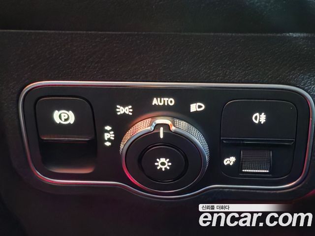 Mercedes-Benz GLB-Class 2023 — photo 16