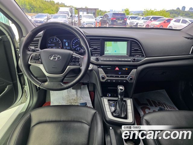 Hyundai AVANTE 2016 — photo 9