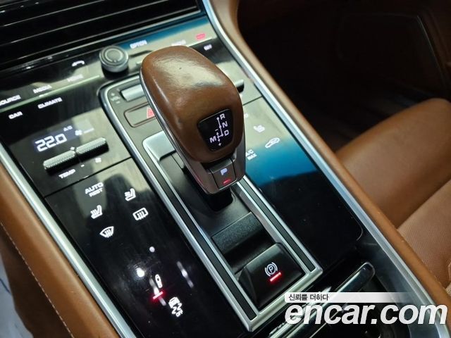 Porsche Panamera 2018 — photo 8