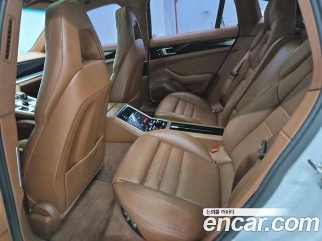 Porsche Panamera 2018 — photo 12