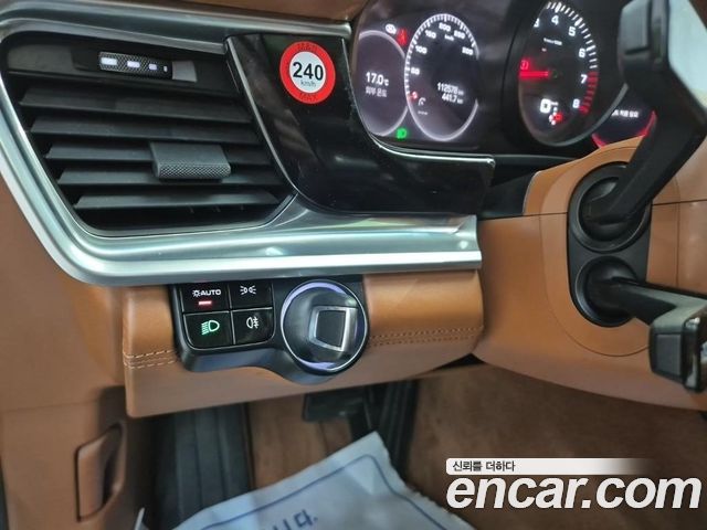 Porsche Panamera 2018 — photo 18