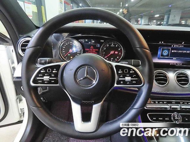 Mercedes-Benz E-Class 2019 — photo 8