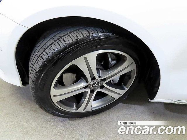 Mercedes-Benz E-Class 2019 — photo 20