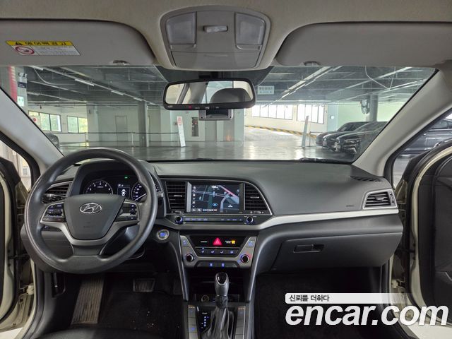 Hyundai AVANTE 2018 — photo 3