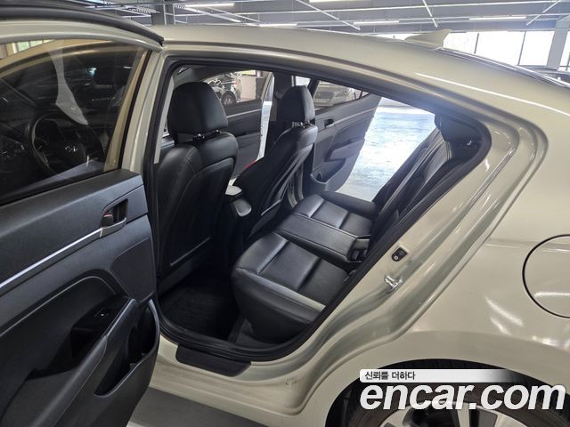 Hyundai AVANTE 2018 — photo 9