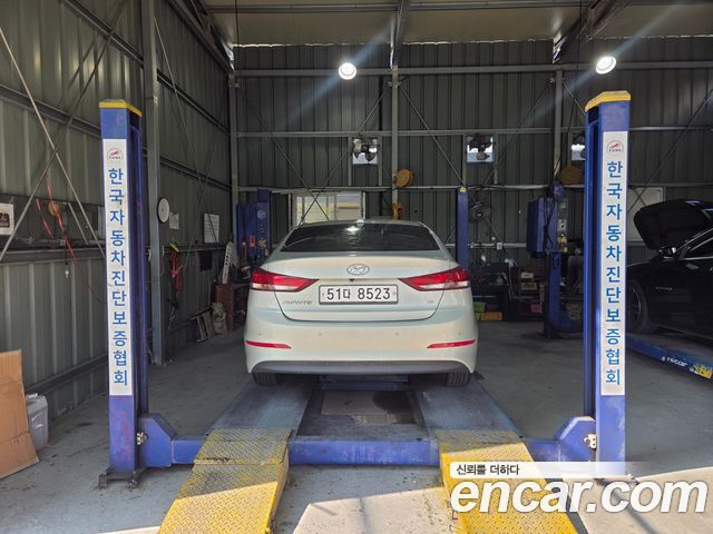 Hyundai AVANTE 2018 — photo 11