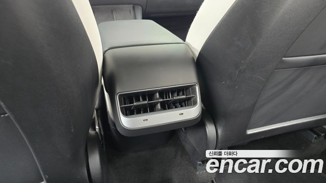 Tesla Model Y 2021 — photo 32