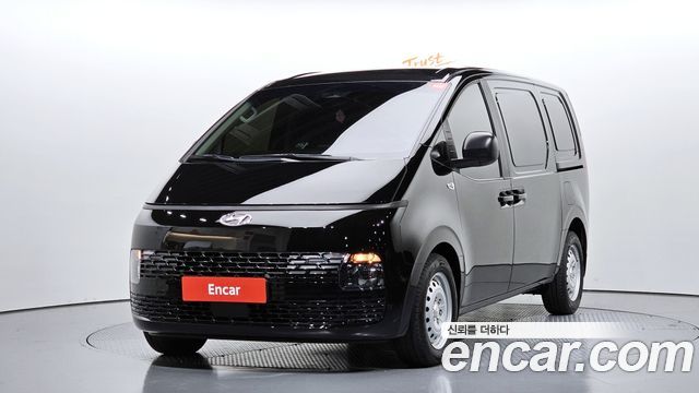 Hyundai Staria 2024 — photo 1