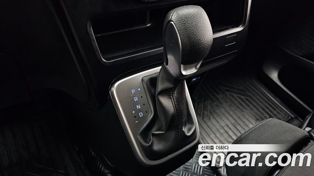 Hyundai Staria 2024 — photo 9