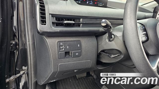 Hyundai Staria 2024 — photo 18