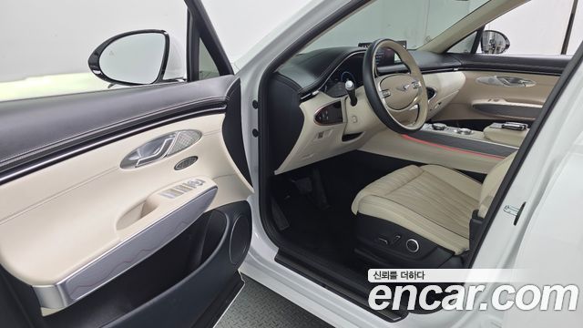 Genesis GV70 2023 — photo 13