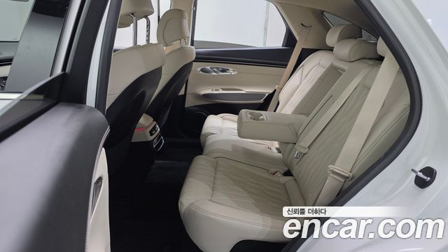 Genesis GV70 2023 — photo 18