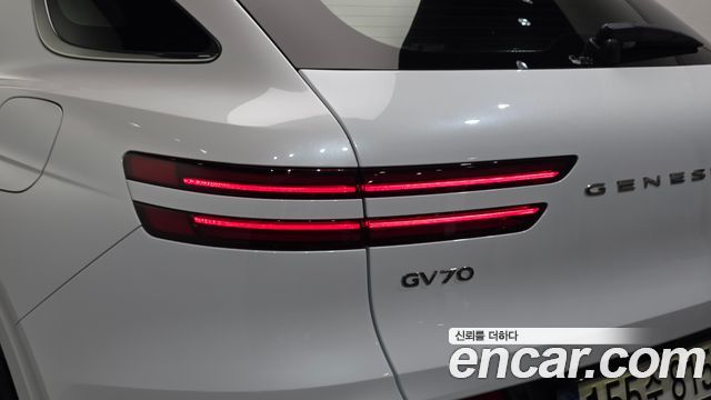 Genesis GV70 2023 — photo 9