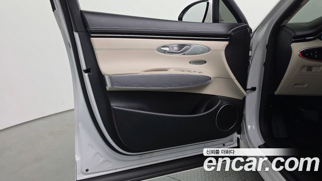 Genesis GV70 2023 — photo 14
