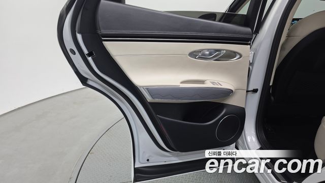 Genesis GV70 2023 — photo 15