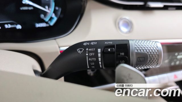 Genesis GV70 2023 — photo 28
