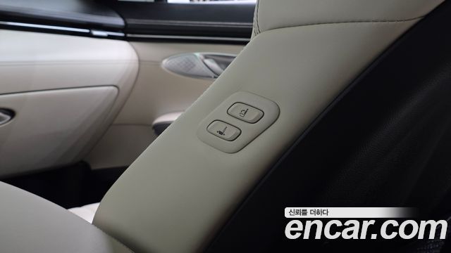 Genesis GV70 2023 — photo 29