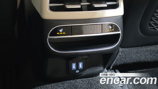 Genesis GV70 2023 — photo 30
