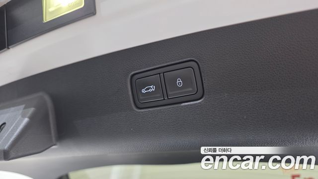 Genesis GV70 2023 — photo 32