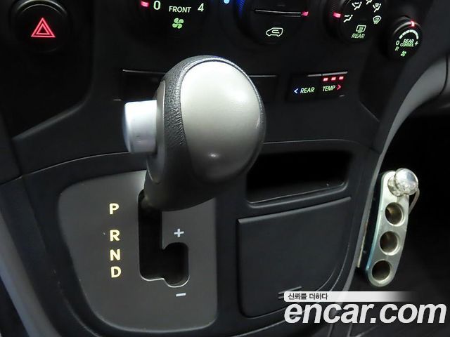 Hyundai Starex 2015 — photo 12