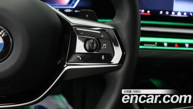 BMW 5-Series 2024 — photo 10