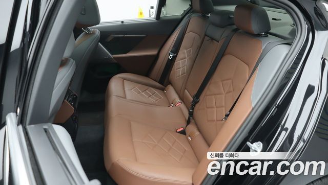 BMW 5-Series 2024 — photo 15