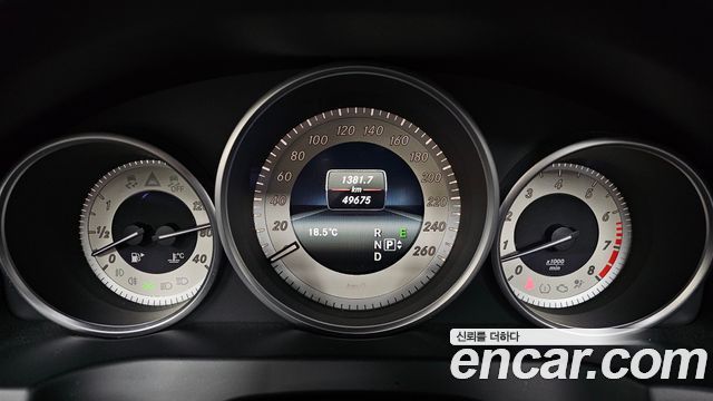Mercedes-Benz E-Class 2016 — photo 11