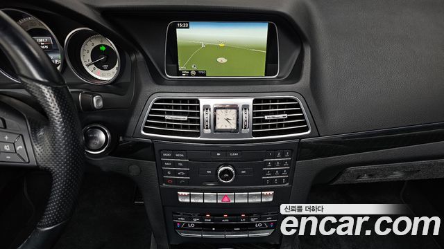 Mercedes-Benz E-Class 2016 — photo 17