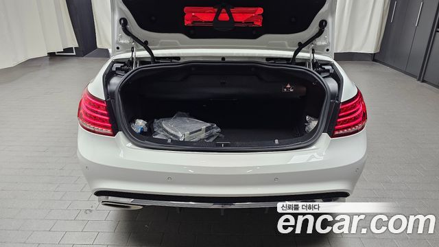 Mercedes-Benz E-Class 2016 — photo 23