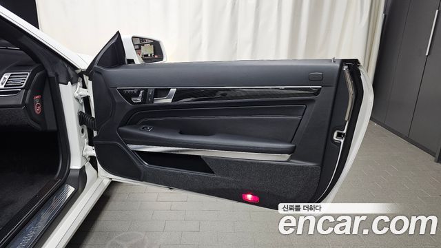 Mercedes-Benz E-Class 2016 — photo 15
