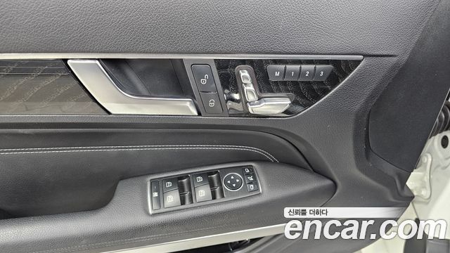 Mercedes-Benz E-Class 2016 — photo 28