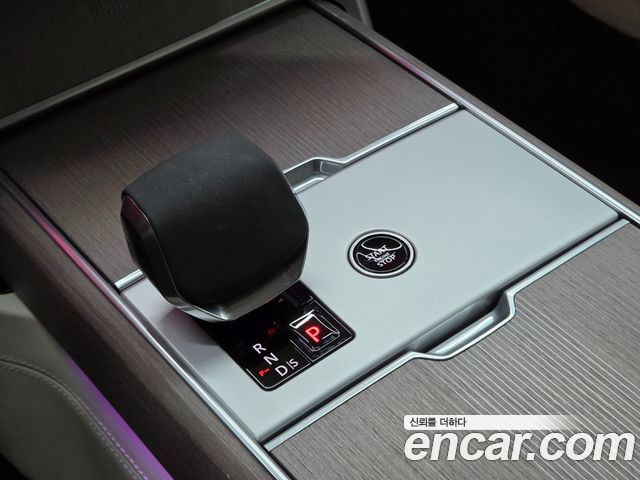 Land Rover Range Rover 2024 — photo 17