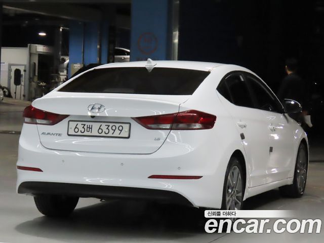 Hyundai AVANTE 2018 — photo 3