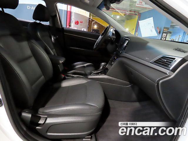 Hyundai AVANTE 2018 — photo 5