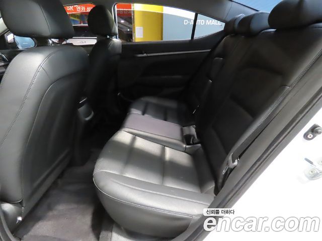 Hyundai AVANTE 2018 — photo 6