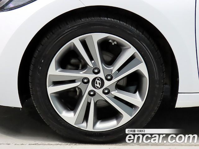 Hyundai AVANTE 2018 — photo 11