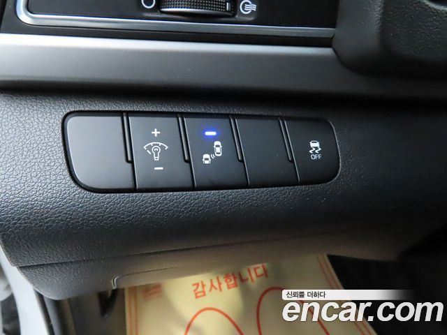Hyundai AVANTE 2018 — photo 13